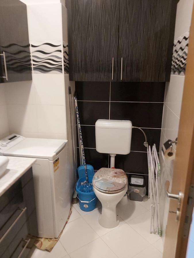 Magnum Apartman Pecs Bagian luar foto