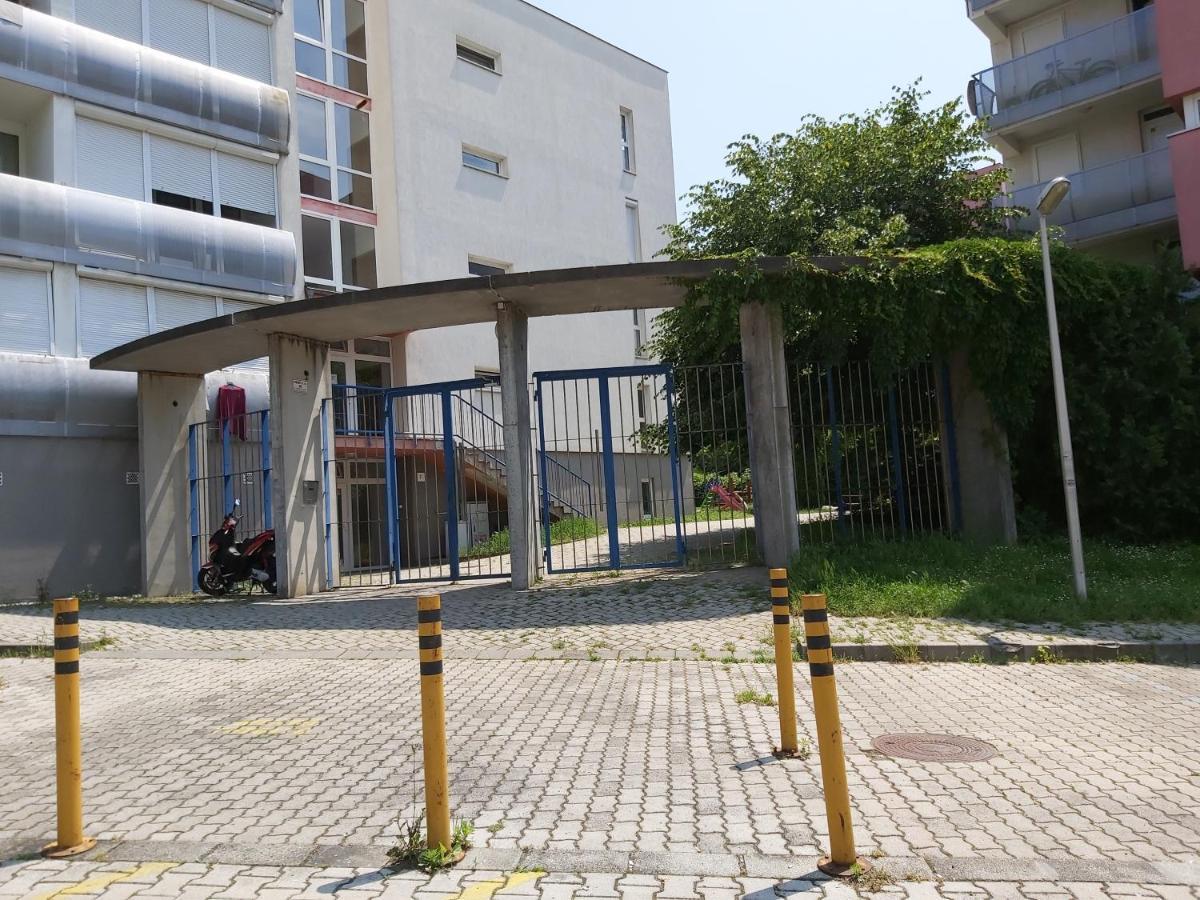 Magnum Apartman Pecs Bagian luar foto